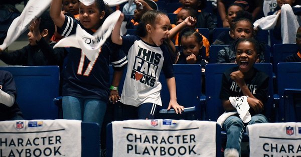 _Paddycakes's tweet photo. A small donation for kids becomes the ultimate #SuperBowl package for you. Are you #UNITED2WIN? https://t.co/YMayegW39u https://t.co/JaDk8icYfk
