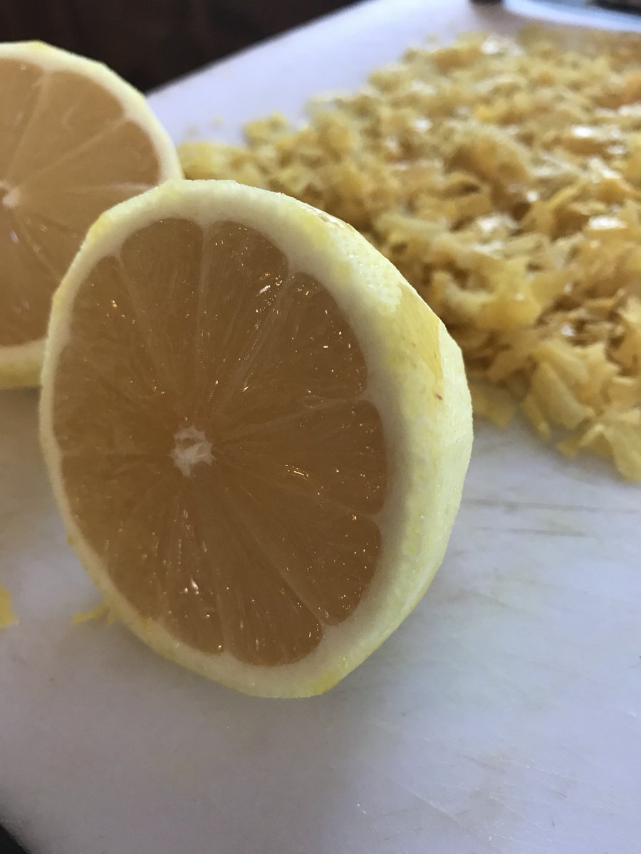 FenezFollies's tweet photo. Scored a big bag of lemons... lemon curd and lemon brownie in the works! #shouldbeoutside https://t.co/aqc5iAI2bd