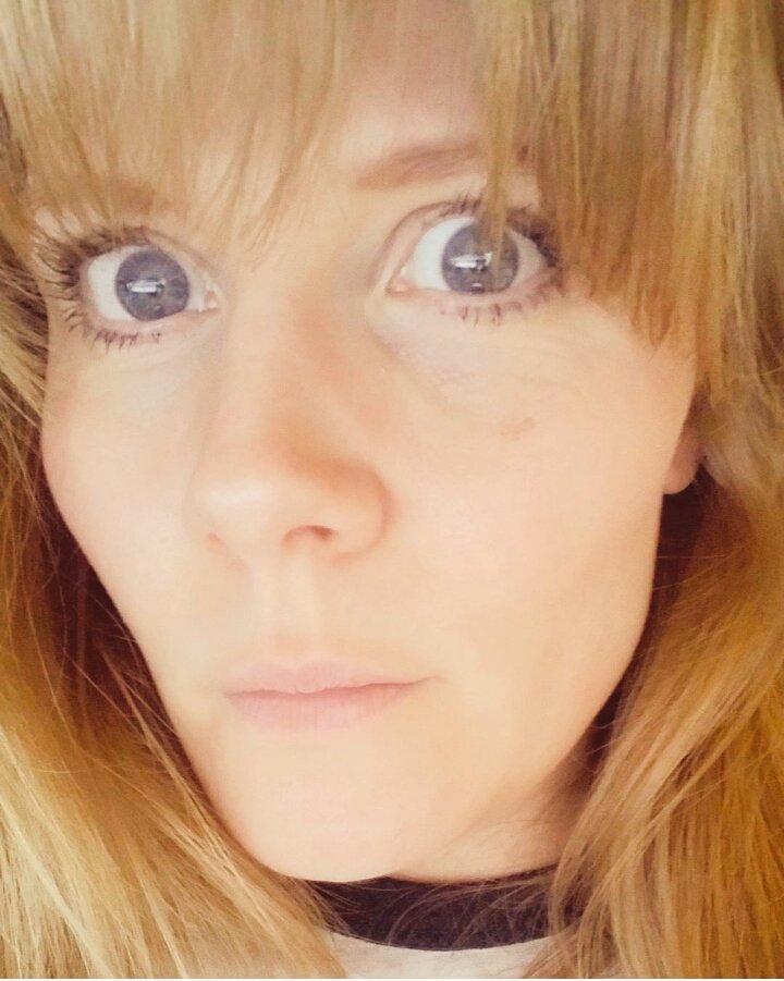 HJFitchick's tweet photo. Love love l💙ve my new mascara!  Gives me eyelashes at last! #redheadissues https://t.co/7jN5lD01nY