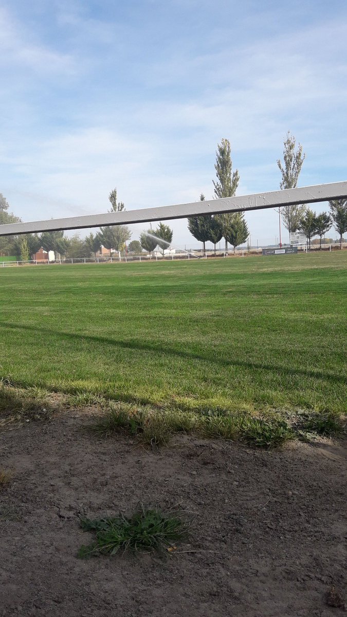 cdlapedraja's tweet photo. Finaaaaaal en la Sernaaaaa!!!
@cdlapedraja 2 -@CDMojados 1
La pedraja se lleva el derbiiii con día goles de @toquero10 
#VAMOSPEDRAJA! https://t.co/InIebW4emU