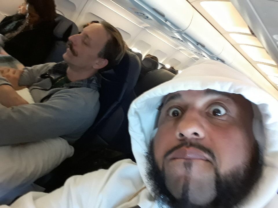 SinVICES's tweet photo. #DOTHEFLYS #FIOTOUR2017 #TEAM3-4 #STILLGOTITTOUR https://t.co/jZDgvfpyfL