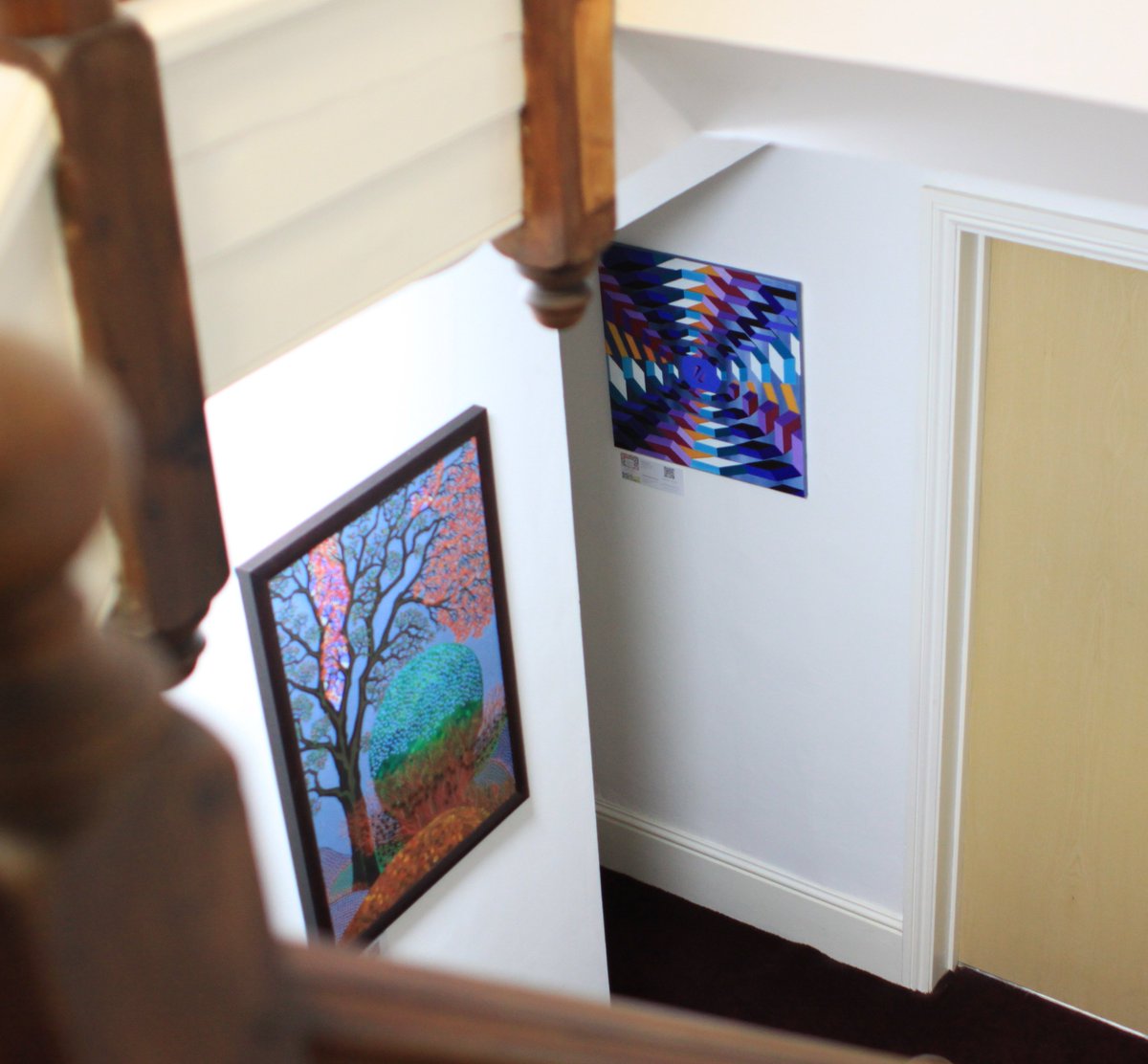 I've been struggling to get photos of Ruth Hawkin's striking paintings that really do them and @peymansltd Cambridge City Rooms justice - but I think I've finally nailed it! Very pleased with these. What do you think? #loveart #lovecambridge