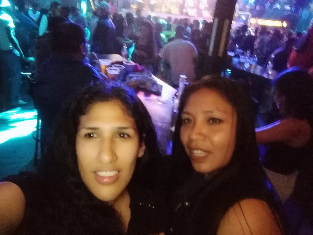DmRommy's tweet photo. Una escapadita 🤣😘
#Salsa https://t.co/6bsQUgIZvI