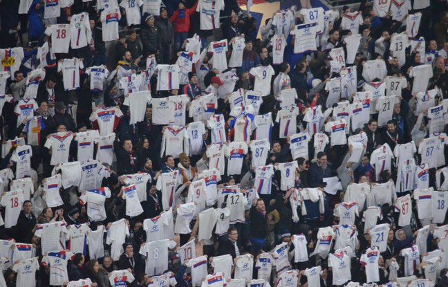 pictanews's tweet photo. #OLMontpellier: Les supporters lyonnais se font plaisir en reproduisant en plein match la célébration de Nabil Fekir dans le derby https://t.co/vzI1Rythzv