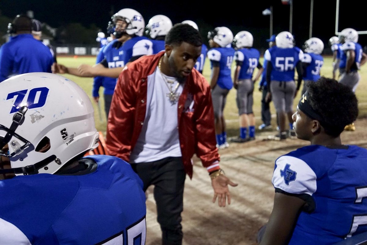 DeionSanders's tweet photo. @DeionSandersJr @WellOffForever @_FMF7 supporting and encouraging his brother @ShedeurSanders @TCCHFootball #Truth https://t.co/LQu7O0pmrx