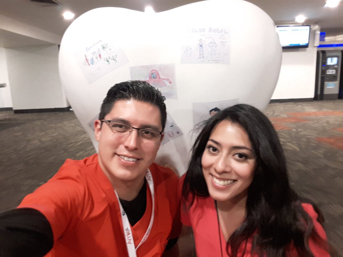 hugocampos92's tweet photo. Friends! #ExpoAmic @gabieyeye genial encontrarte amiga. https://t.co/bOLR3ra94C