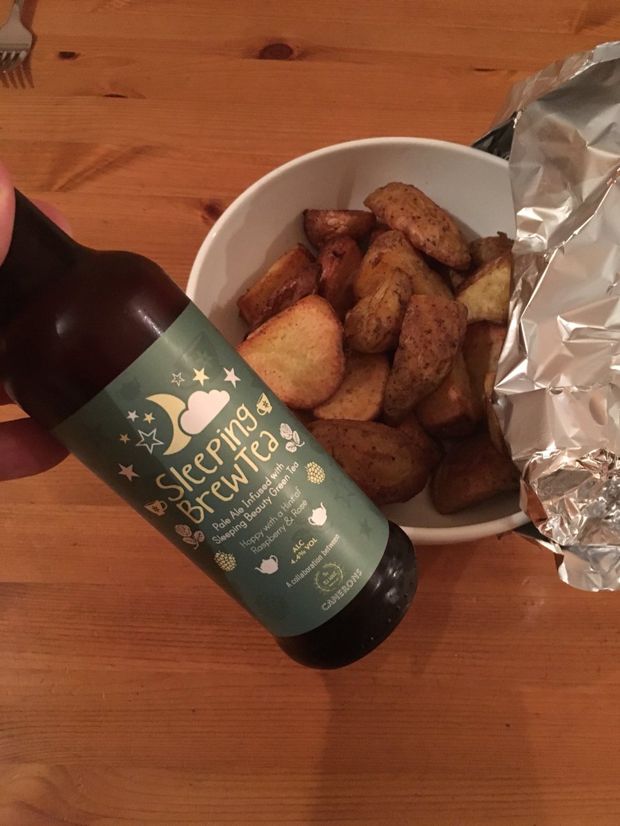 bebskisheep's tweet photo. #beerforthat @MelissaCole @CameronsBrewery #sleepingbrewtea with raspberry and rose with my paprika and rosemary #spuds https://t.co/XNWwvZtNho