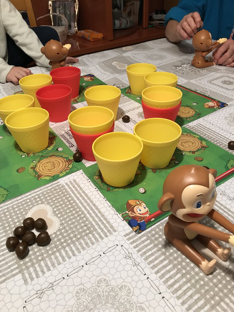 osfergo's tweet photo. A falta de juegos sesudos y complejos bueno es un #crazycoconut ...menudas risas se han echado las player #3 y #4 https://t.co/KcyFWe6JUD