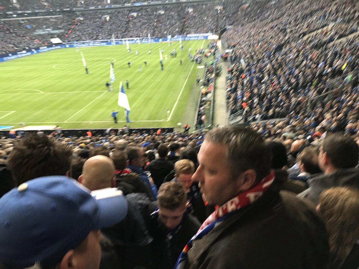 Wat geweldige hier bij Schalke 04 en wat een wedstrijd.