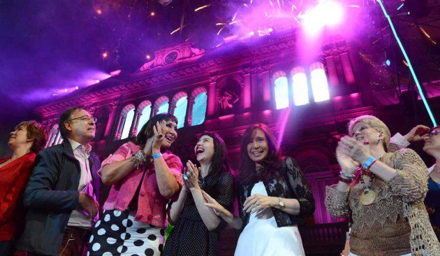 pichondetigre81's tweet photo. Hoy Moria Casán, dejó expuesto que es una #Ridicula en la #Mesaza.
Es otra de las que dice NO ser K
(Nadie se olvida que ella, SU hija y CFK, bailaban sobre muertos) https://t.co/w1SX2epKaf
