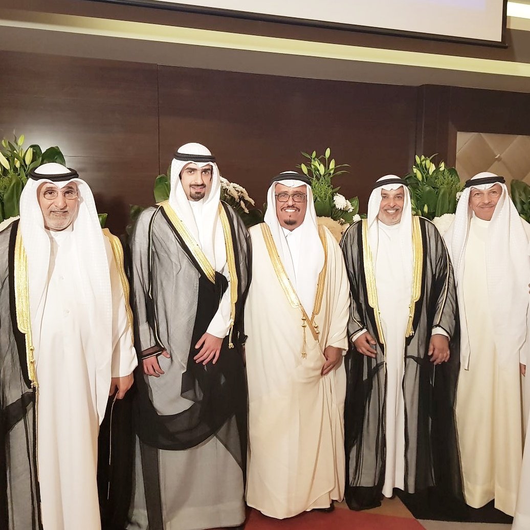 معالي الفريق ضاحي خلفان تميم يحضر حفل الاستقبال الذي أقيم مساء اليوم بمناسبة زفاف سالم علي أبو حديدة، في فندق كراون بلازا الفروانية، بدولة الكويت الشقيقة.
وحضر الحفل عدد من كبار الشخصيات والمسؤولين بدولة الكويت الشقيقة، الى جانب أقارب العروسين.