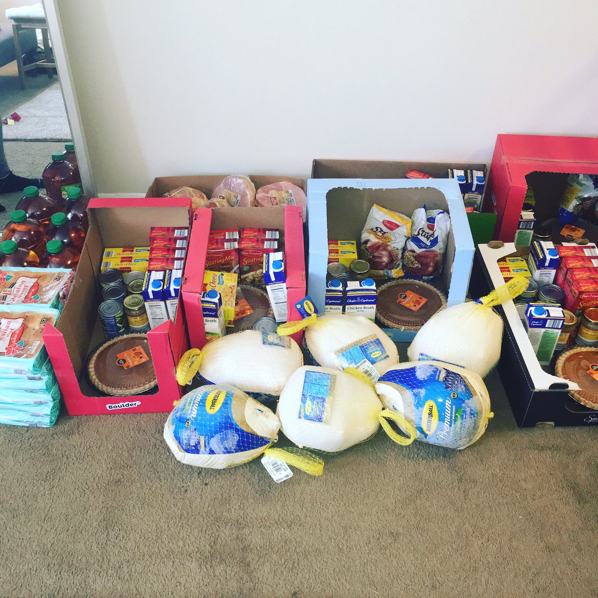 FamilyOverFunds's tweet photo. First annual feed a family event !!! #thankyou #givemore #nostarve #familyoverfunds #family #fof #beginsomewhere https://t.co/QWahzGsH9f