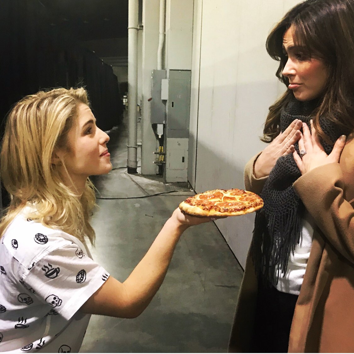 fanfestevents's tweet photo. Forget diamonds, pizza is forever. @EmilyBett proposed to @italiaricci the only way she knows how... https://t.co/IyicreKZgp