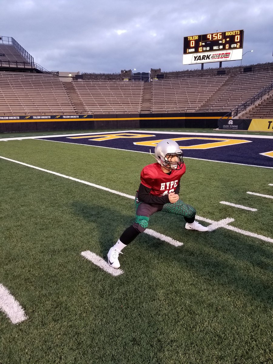 LimaBuckeyes's tweet photo. Getting warmed up for the 4th and Goal Bowl #representlima @limaseniorfb  @griffin_andre https://t.co/J7QQpfxPqt
