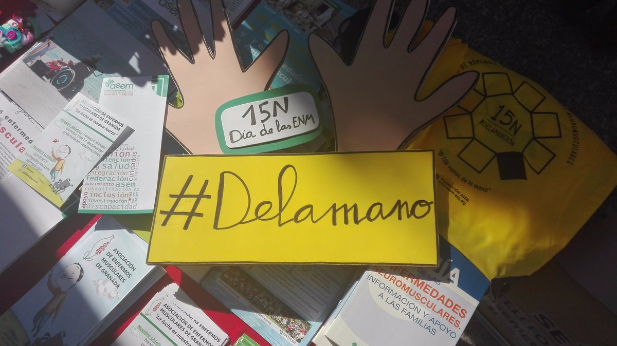 ASEMGRAGranada's tweet photo. ¡Stand Informativo en Málaga! Porque nuestra labor es hacer menos invisibles las enfermedades neuromusculares. #Delamano15N ganamos todos #LaLuchaEsNuestraFuerza https://t.co/v6IgDJbKCM