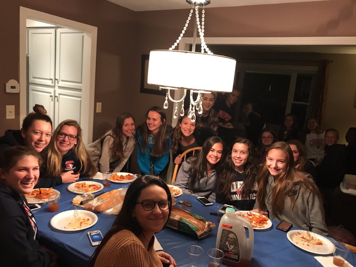 countdown to the powderpuff game begins!! #pastapuff <a href="/ManeStMirror/">Mane Street Mirror</a> 🙌🏻🏈