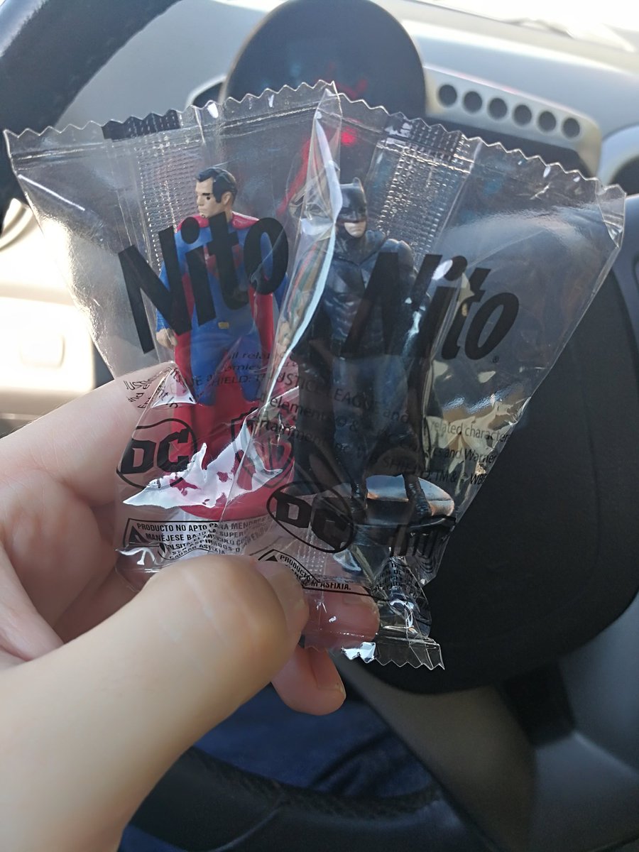 luigizs_'s tweet photo. Vaya que suerte compre 2 #nitos y me salieron las dos figuras que me faltaban para tener la colección completa. #JusticeLeague #superman #Batman @BimboMx https://t.co/J2QsUmn4Tb