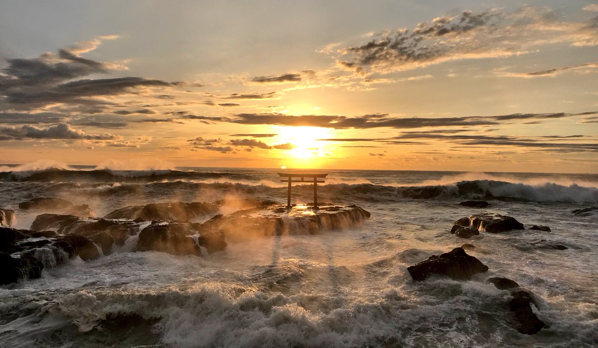 鳥居 雲海 夕焼け あの茨城県が神々しい スマホで撮った1枚の写真が大反響 日本の夜明けって感じ 世界遺産級の光景 Togetter 鳥居 雲海 夕焼け あの茨城県が神々しい スマホで撮った1枚の写真が大反響 日本の夜明けって感じ 世界遺産級の光景 Togetter