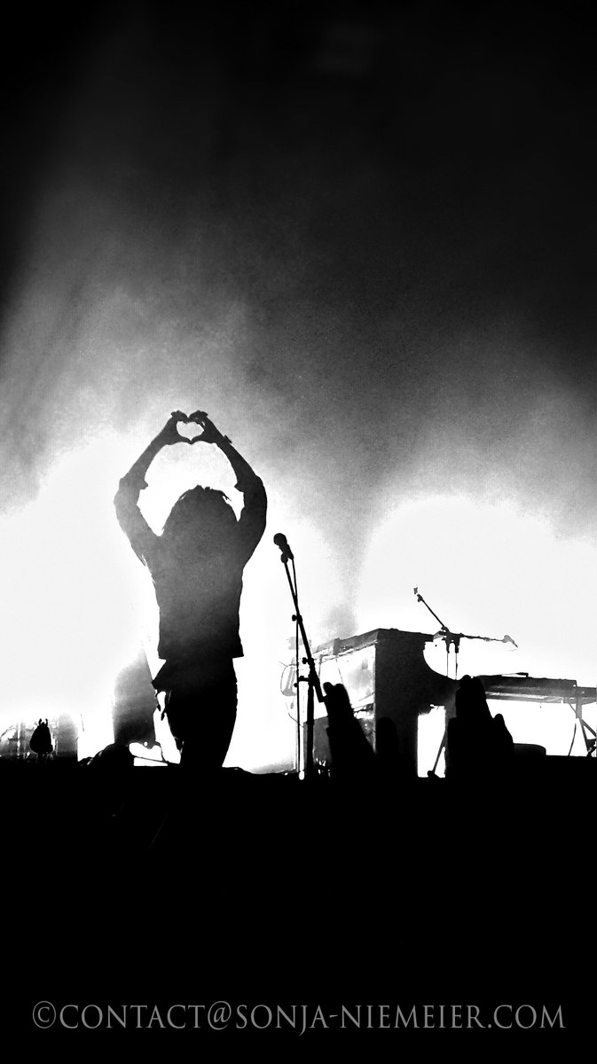 muse_of_imagery's tweet photo. #gorillaz #humanzworldtour #duesseldorf #damonalbarn #jamiehewlett https://t.co/2jKBXWNpd5