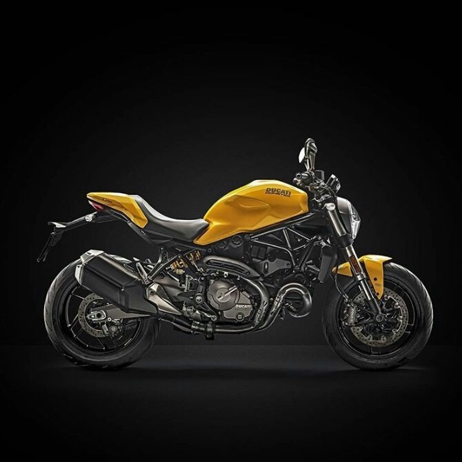 SuperBikeX's tweet photo. @DucatiMotor nos presenta su nueva monster para ponernos los pelos de punta. 😨
#Ducati #monster #Superbike #nakedattraction https://t.co/N0e7iW12QG