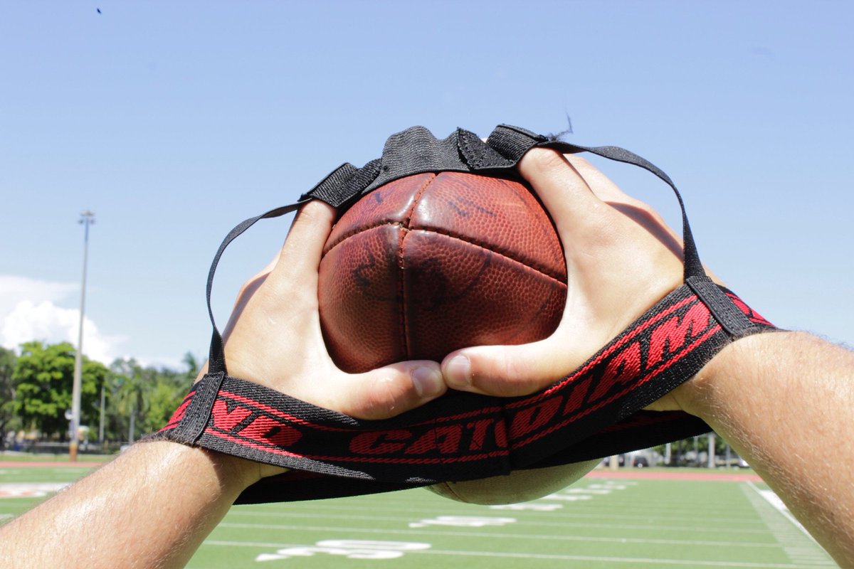 DiamondCatch's tweet photo. Diamond Catch by Tony Sands now at a new holiday price! $19.95 plus shipping and handling! Visit https://t.co/hMjdukeMsf to order yours today! Available in 3 sizes. #proresults #training #football #Holidayshopping #ebay #facebook 10% off- use code Musclememory at check out! https://t.co/z0391vWw2a