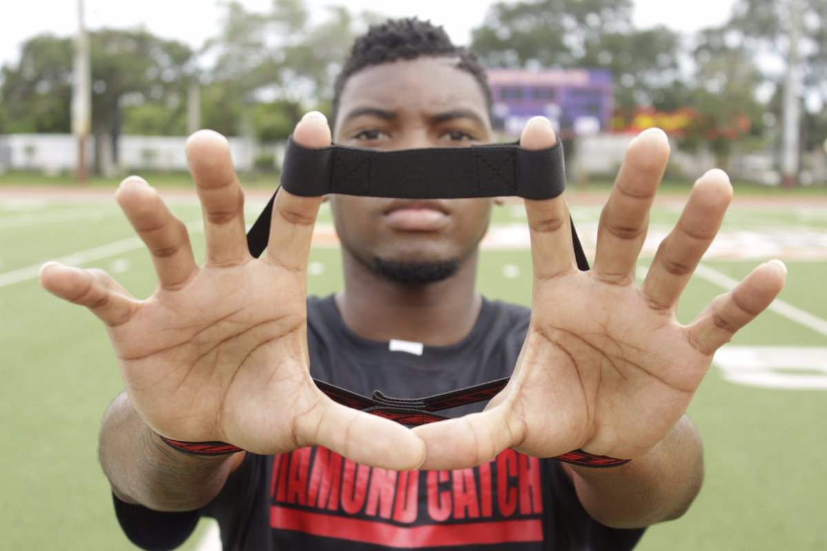 DiamondCatch's tweet photo. @TheBallCannon Diamond Catch by Tony Sands available at a special rate! $19.95 + s/h. Visit https://t.co/hMjdukeMsf today! 10% off using code musclememory #proresults #training #football https://t.co/n3My0IEgpe