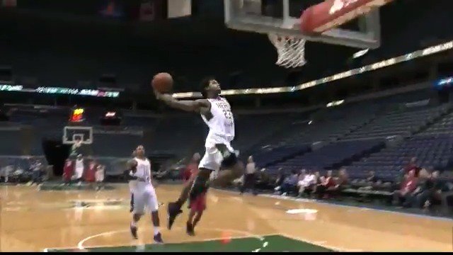 Bucks rookie Sterling Brown dropped 26 points in last night's @WisconsinHerd win!! https://t.co/S8RaUZMrDH