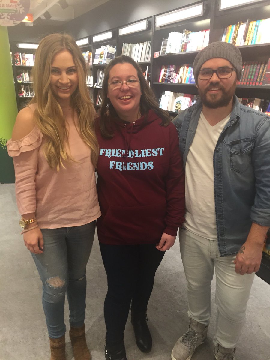 Just met this amazing couple/parents today in Dublin with my sister <a href="/4eva_YoungXx/">Aoifee Gillen</a> they are our biggest fans on YouTube was great to meet you today <a href="/AnnaSaccone/">Anna Saccone</a> <a href="/JonathanJoly/">J o n a t h a n</a> I hope you love the presents we got you and the kids have a great Christmas