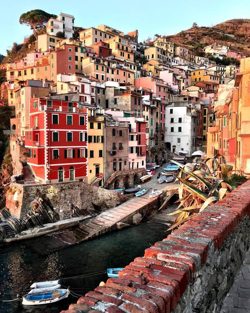 SojuSoldier's tweet photo. Home base for the last three days has been here in Riomaggiore, in Cinque Terre. In the summer months this place is packed with tourists, but in October things slow down and at times it’s felt like we’ve had this place all to ourselves. #italy #riomaggio… https://t.co/lbUmPdj7KO https://t.co/eYFzN6nYei