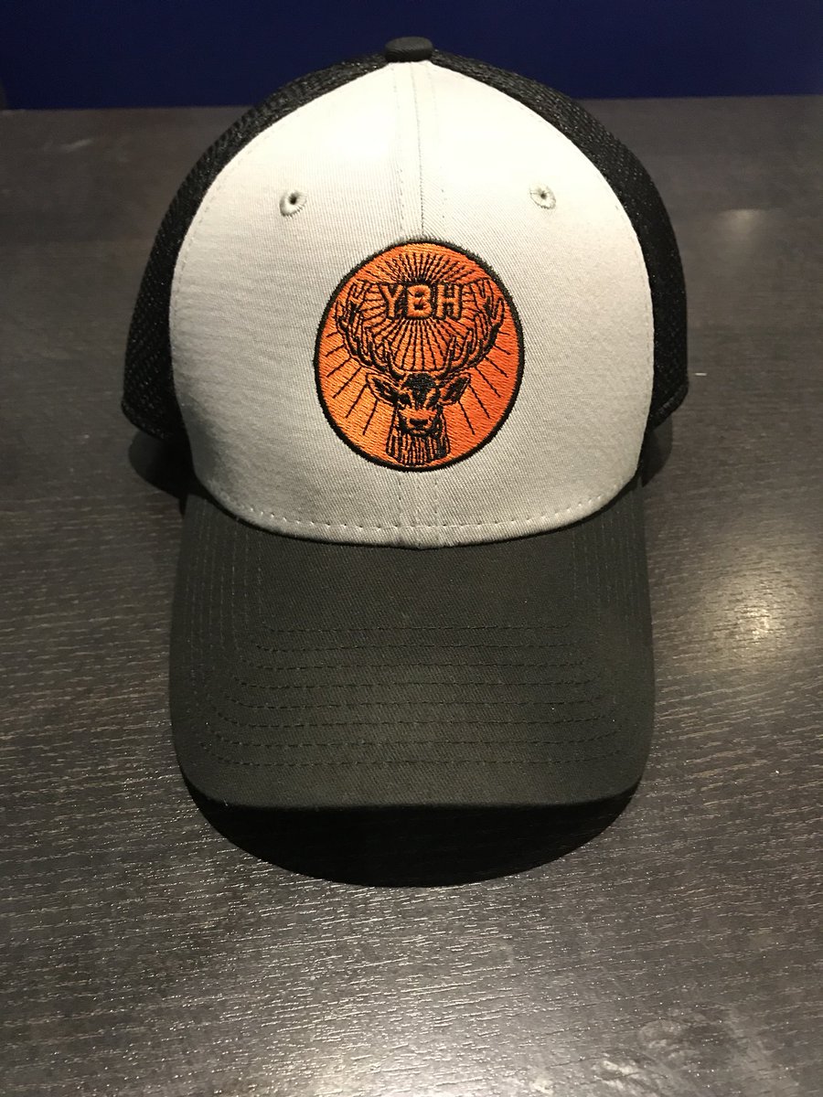 youngbuckpoints's tweet photo. Large Sunday for the Bucks:
-New lids ✅
-Comeback W from 4-1 defecit ✅
-5 ginos on skinny✅ https://t.co/979tSsdgOa