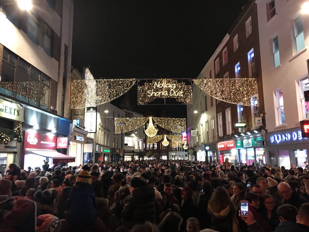 alexx025's tweet photo. #BecaOnaCarbonell #AUssieYouTOO #Christmas #Dublin #ireland https://t.co/jRKAH4Cjq4