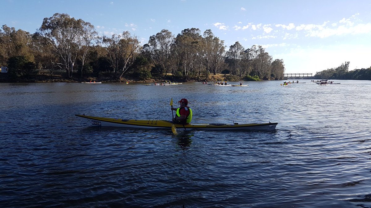 Mark_Blackman1's tweet image. Hundreds of boaties from around the world have taken off from Yarrawonga for the #MassiveMurrayPaddle. 404ks over 5 days...a huge effort! Hear some of their stories on @WINNews_Alb at 6