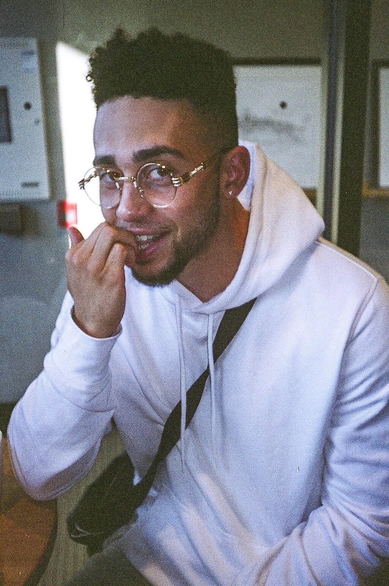 mauricexiii's tweet photo. pfft don’t act like you ain’t got some bad habits too 🙄 https://t.co/EgcGBgYY4f
