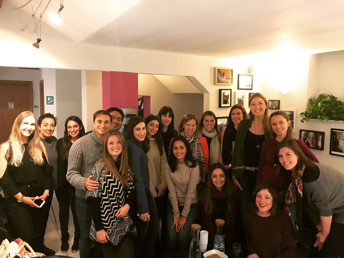 romebloggers's tweet photo. Such a good time with a great group of people @thebeehiverome @ThePinesOfRome @LaCasabloga @the_hostelgirl @itallishCR @sara_ to name a few...💚
#romebloggers #bloggermeetup https://t.co/qAJQKeb55K