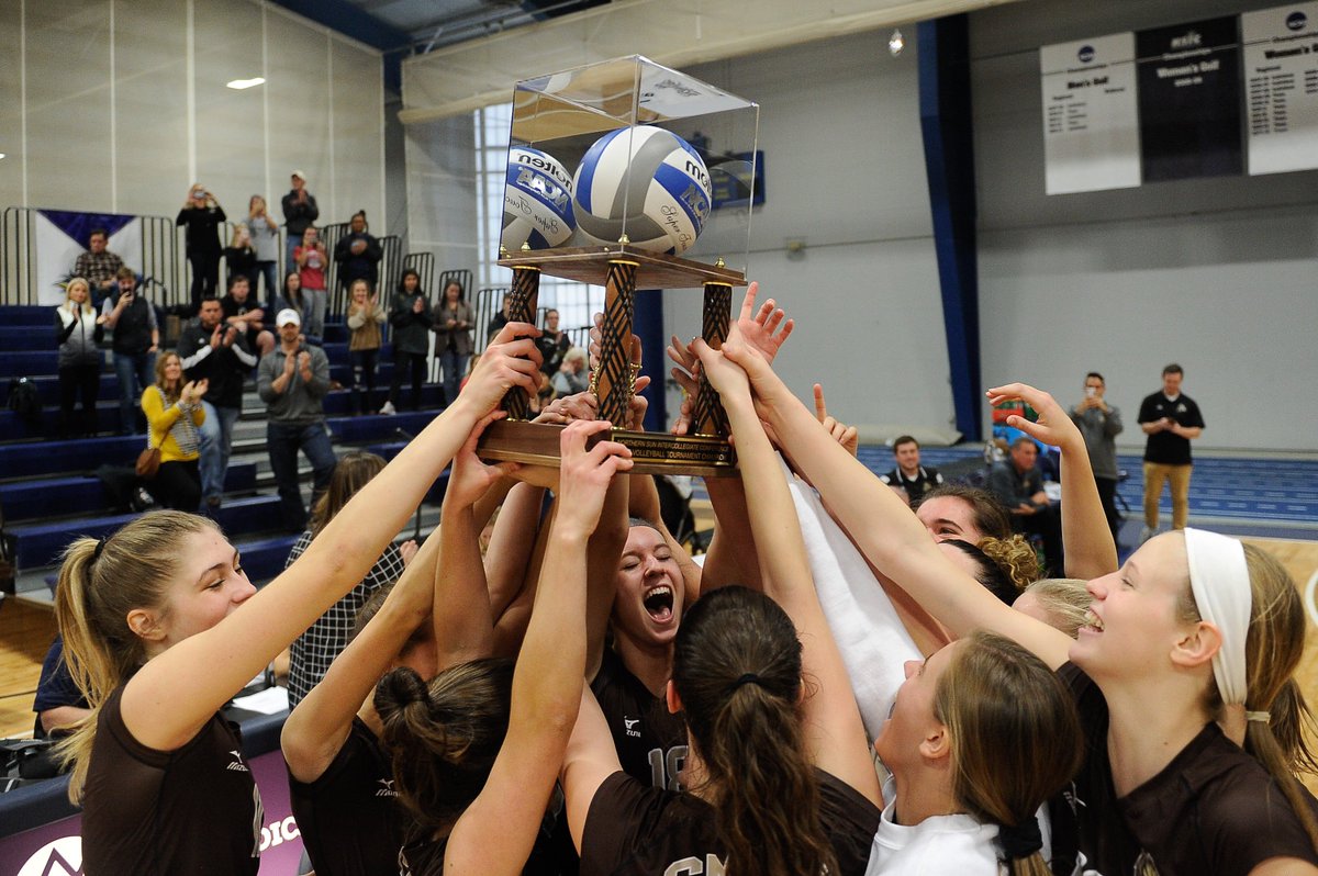 SMSUMustangs's tweet photo. @SMSUVolleyball are @NorthernSunConf Tournament Champions for the first time since 2012!

(Credit: Justin Oakman Photography | https://t.co/QzMZr7gQfy)

#LetsRide🐴 #NSICvb https://t.co/TKicYvL7zF