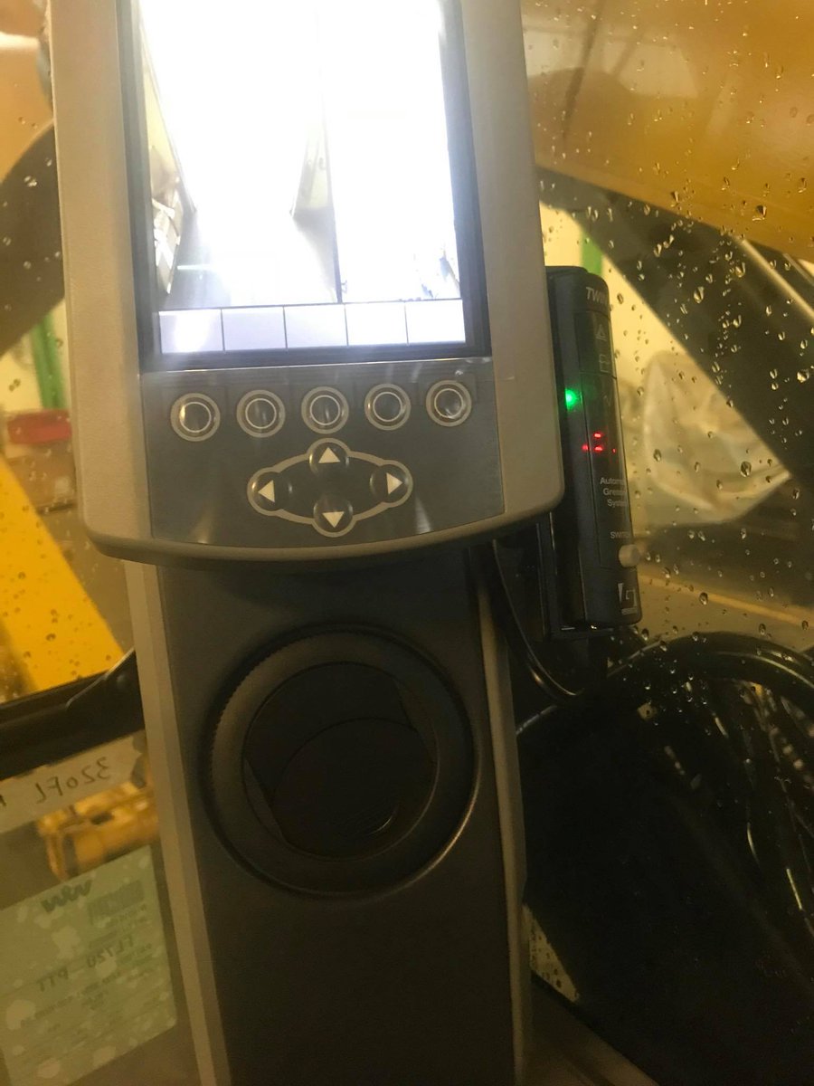 T_Bernesga's tweet photo. Installation of automatic greasing system Groeneveld Twin 3 to #Caterpillar 320FL. #Groeneveld #Twin #efficiencyatwork #bespoke https://t.co/OII18ZZGlM