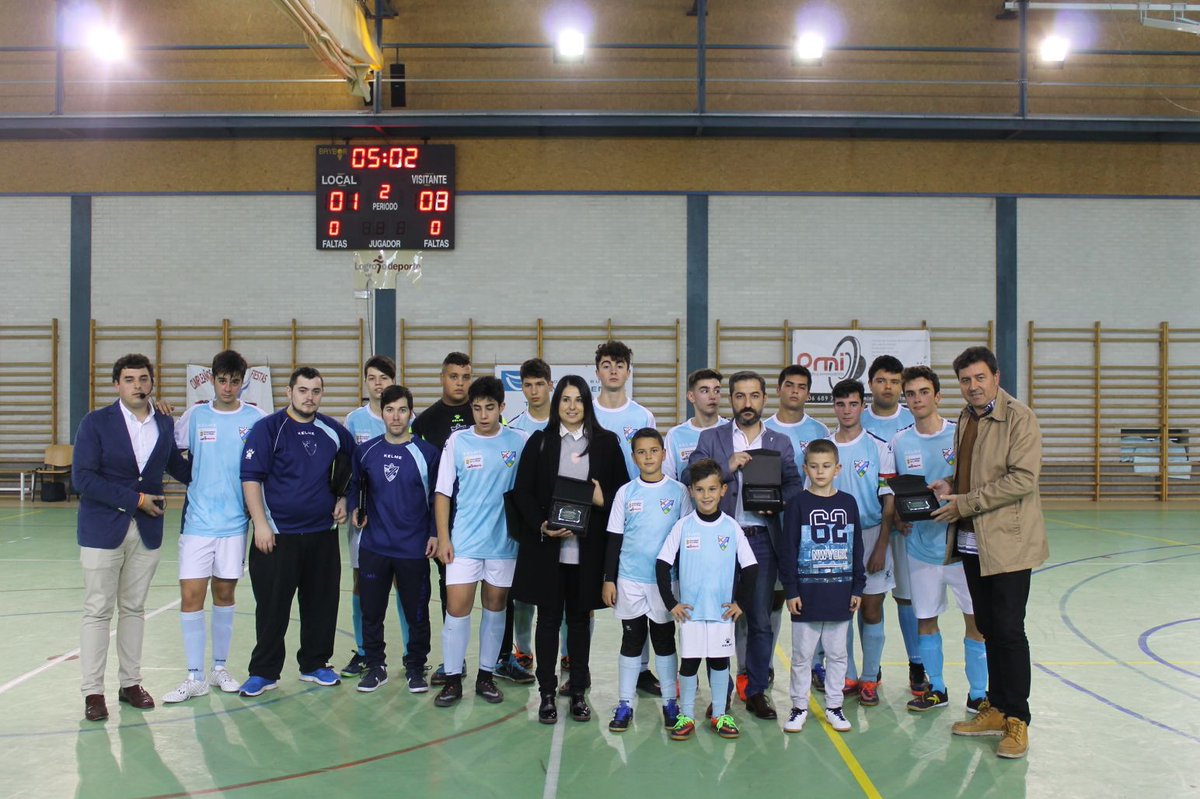 CDValleDelEbro's tweet photo. Dentro de los actos del #5ANIVERSARIO tuvimos el Homenaje a @riojadeporte (Nerea López), @fedriojafutbol y Comité de Futsal ( @richard16480295 ) y @UDLogrones ( @Juanjoguerreros )

#CDVE https://t.co/1Pjibgti8z
