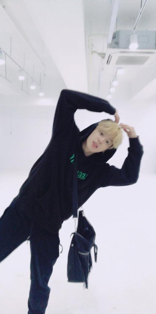 UScreamItOut's tweet photo. I'm ready... GO FOR IT BOYS @BTS_twt 
#AMAs https://t.co/nNwdrCDGK9