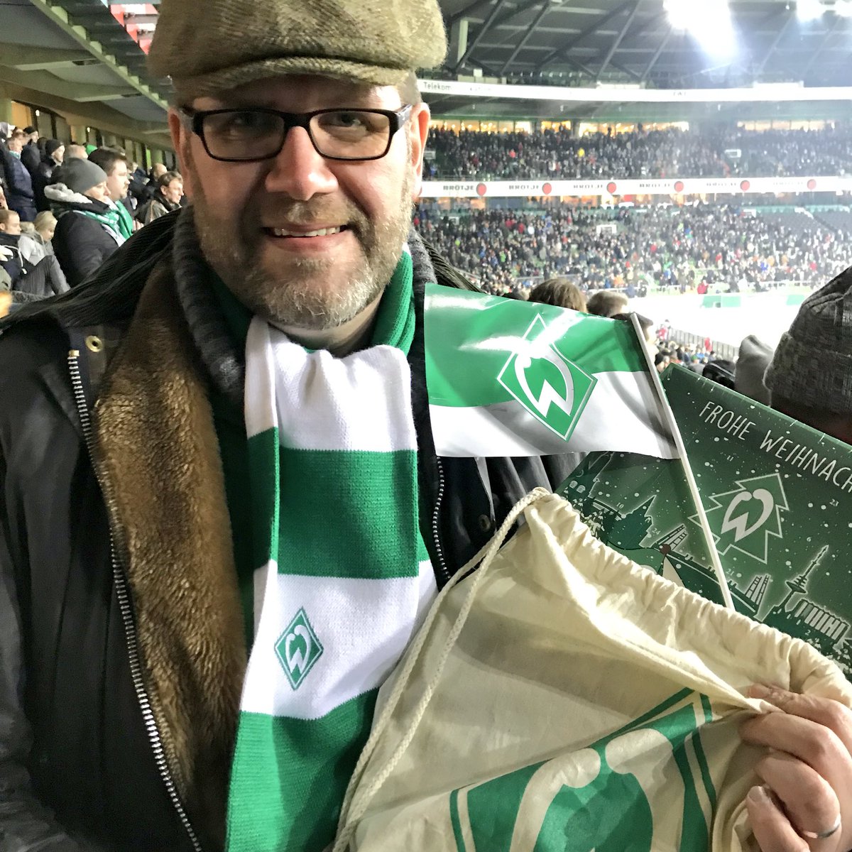claasrohmeyer's tweet photo. Danke für die tollen Gewinne, @werderbremen - ich werd mein Wissen auch noch etwas vertiefen 😉 #WerderTV #Quiz #SVWH96 #Heimsieg https://t.co/Oi6ebSIKbm