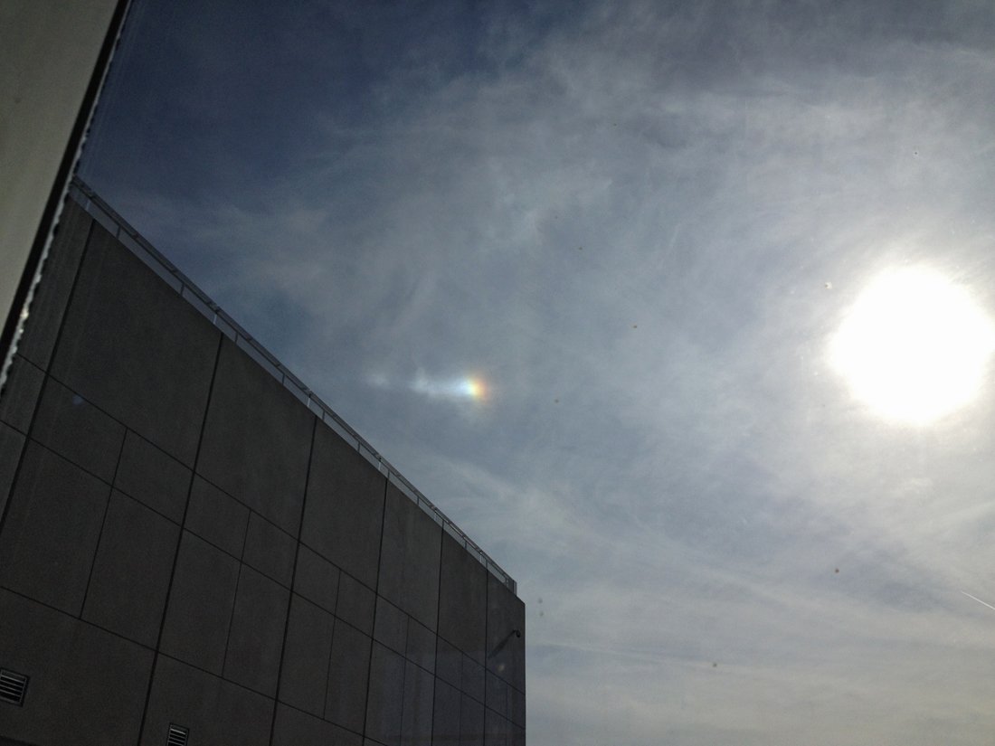 SpiralAgitator's tweet photo. Prismatic #chemtrail haze or just #NewClouds? (Through the window at Philly airport, 12 Nov 2017) @OpChemtrails @_PhiladelphiaPA https://t.co/f0DFo6dzrR