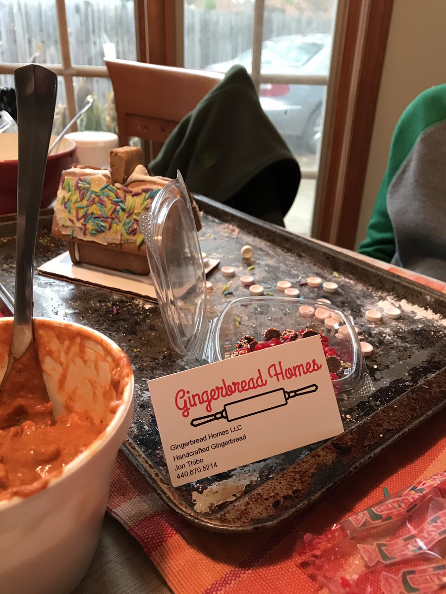 KDuBayGillis's tweet photo. Chicken paprikash and gingerbread houses from the #CLEflea help make the afternoon cozy and fun. https://t.co/wXuzcSkHum