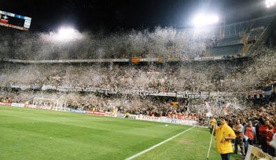 IAmRosique's tweet photo. Al @valenciacf, como Club, le pediría que Mestalla tuviera un tifo a campo completo el domingo que viene.

A la afición: os pido que llevemos todos los papelitos que podamos, como en aquellas míticas noches de principios de siglo.

¿Qué os parecería?
#TifoEnMestalla #Papelitos https://t.co/nDoyWl4nBV