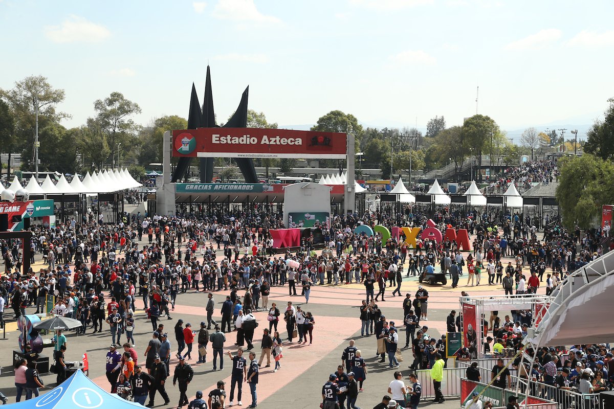 nflmx's tweet photo. Los fans disfrutando del #FanFiesta #NFLMexico https://t.co/6rR2hTcFkS
