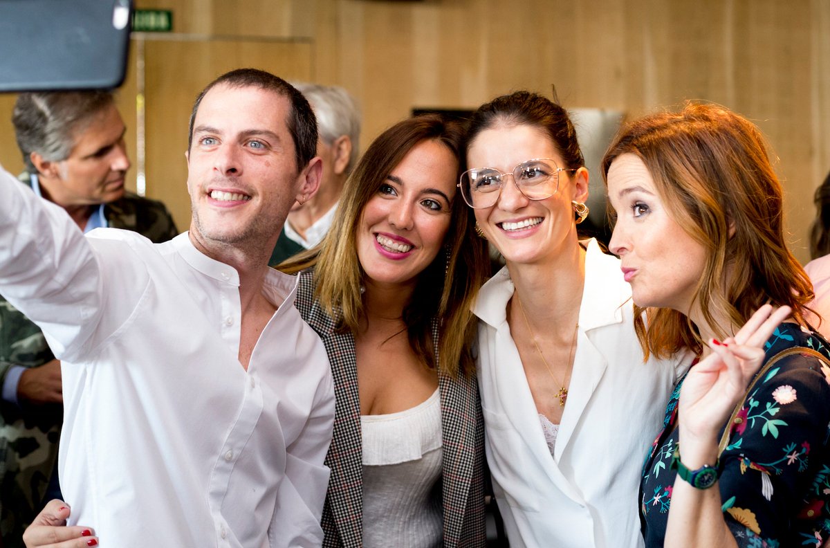 Clase de #influencer con super coloma! <a href="/AAndecochea/">Adriana Andecochea</a> <a href="/Mysevendays_/">Mysevendays</a>  y yo de aprendices.... #analasanta