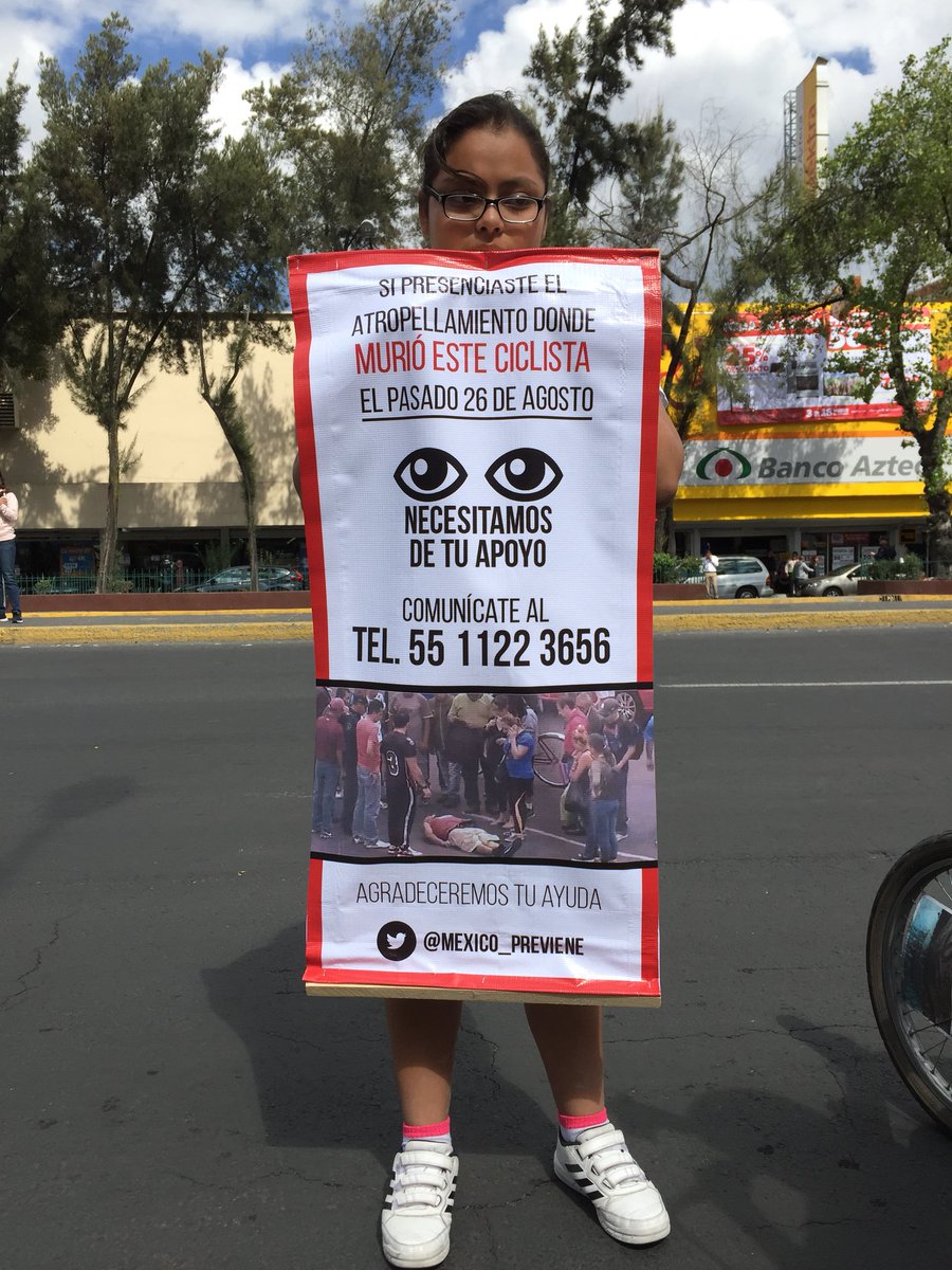 LuRiojas's tweet photo. Jaime Espinosa fue atropellado el 26 de agosto en San Cosme. El responsable se dio a la fuga. 

Hoy, su familia coloca una bici blanca en su memoria. 

#LeySeguridadVialYa https://t.co/2TZrDcBDUR