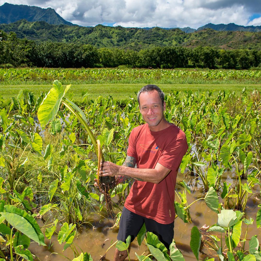 kunoacattle's tweet photo. .@KaimukiSuper owner/chef @edstown's mantra says it best: “Local first, organic whenever possible, with aloha always.” We're proud to have our #BeefBars in his market. https://t.co/fjXUDlCP6L https://t.co/lMWhDcmNBg