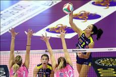 RenatoFloresC's tweet photo. Estamos en @MarcaClaro con el Volleyball Femenil de 🇮🇹🏐@ImocoVolley vs #TeamMonza ¡Pasen la voz! #SomosMarcaClaro https://t.co/gTu4uG3w7v