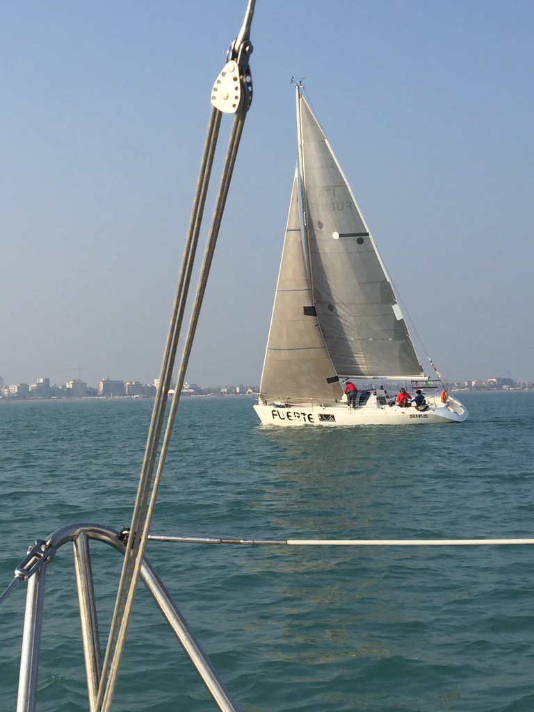 Sotto50's tweet photo. #inregata😱 https://t.co/R94Uk6OJol