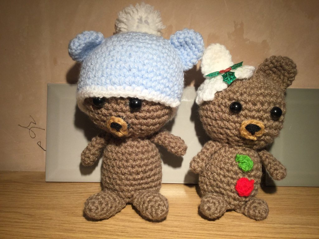 Christmas teddy bears handmadebyfleur.wordpress.com/2017/11/19/chr…