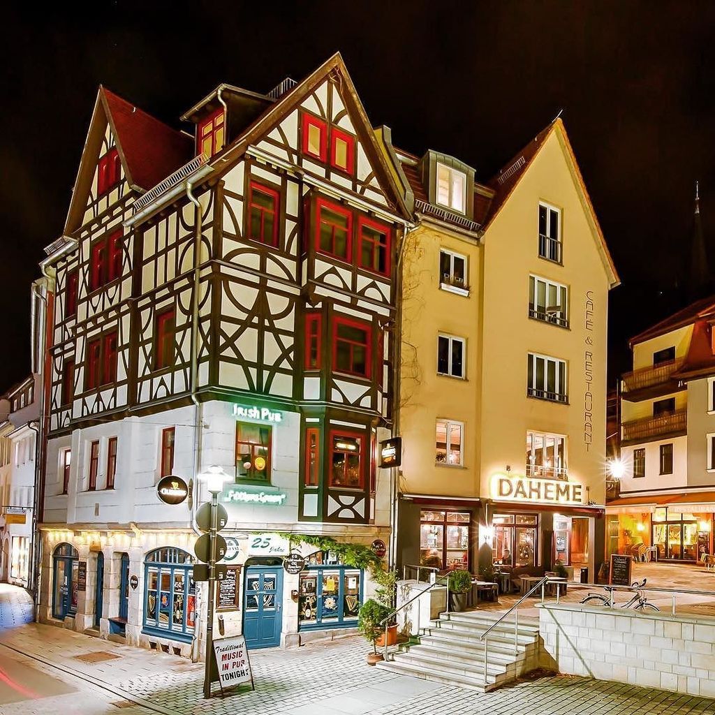 jenaparadies's tweet photo. #irishpub und das #daheme in #jena
#jenaparadies #wagnergasse #jenacity #visitgermany #canon600d #moments #love #heimatliebe #citylights #kneipentour https://t.co/26Z8uYEn8c